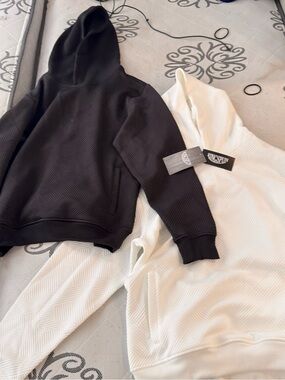 RingSpun Back And White Twin Set Hoodie Size Medium
